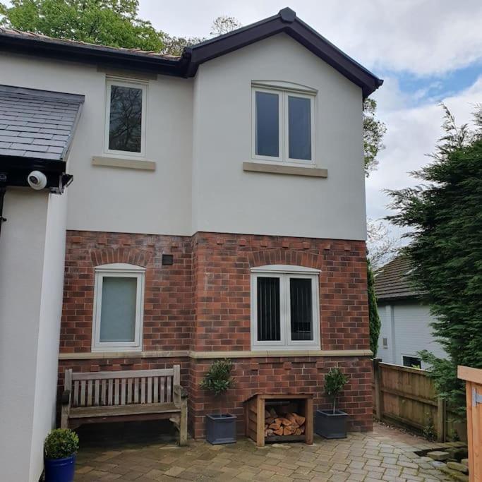 Churstonbnb, Private Flat Within Family Home, Bolton Lostock Eksteriør bilde