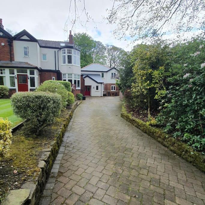 Churstonbnb, Private Flat Within Family Home, Bolton Lostock Eksteriør bilde