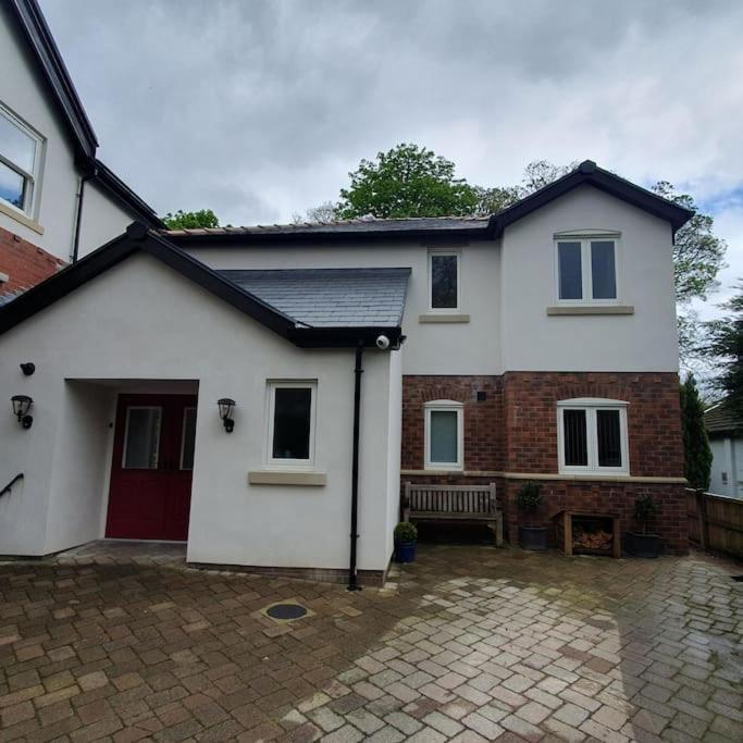Churstonbnb, Private Flat Within Family Home, Bolton Lostock Eksteriør bilde