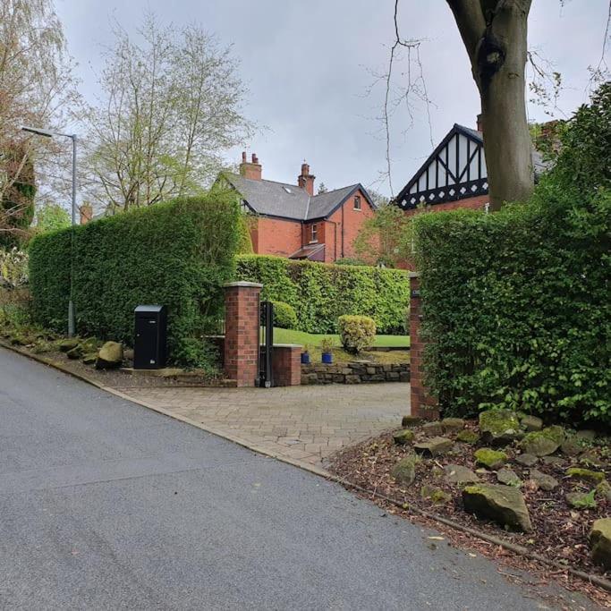 Churstonbnb, Private Flat Within Family Home, Bolton Lostock Eksteriør bilde