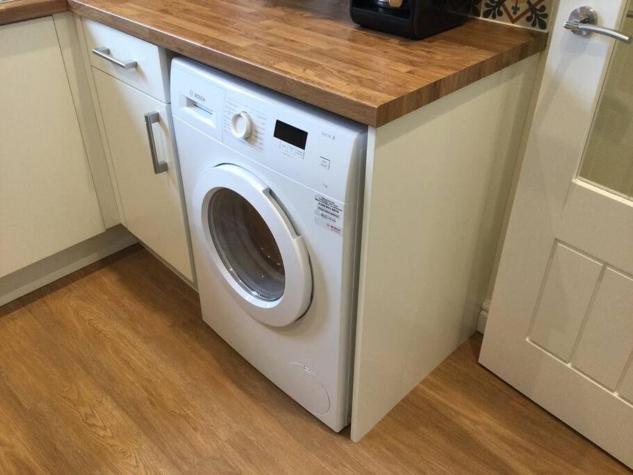 Churstonbnb, Private Flat Within Family Home, Bolton Lostock Eksteriør bilde