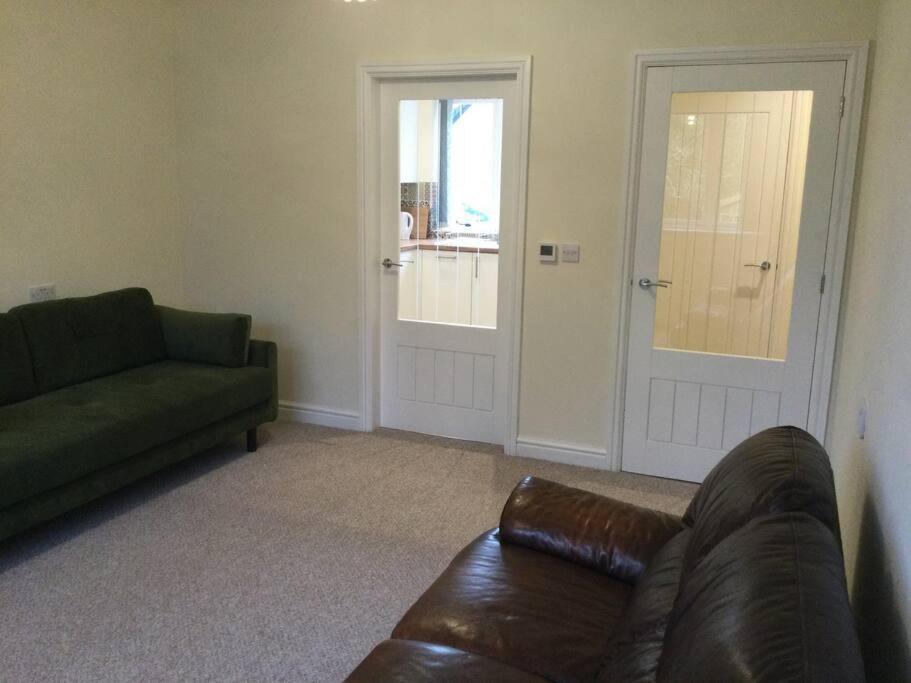 Churstonbnb, Private Flat Within Family Home, Bolton Lostock Eksteriør bilde