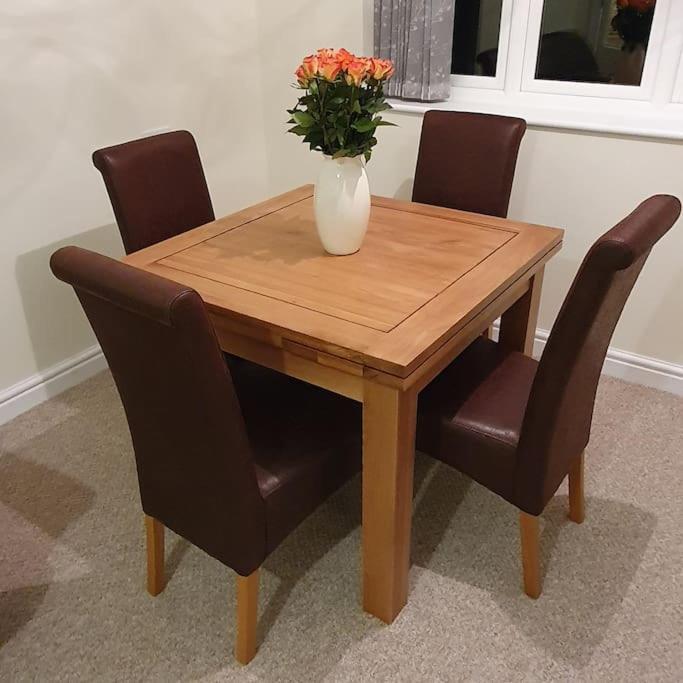 Churstonbnb, Private Flat Within Family Home, Bolton Lostock Eksteriør bilde